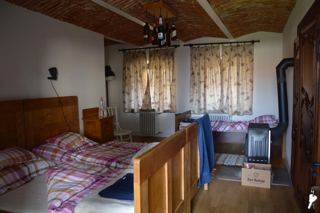 Bagolyvár Fogadó- Újfalusy Márton Vendégház Zirc Exterior foto