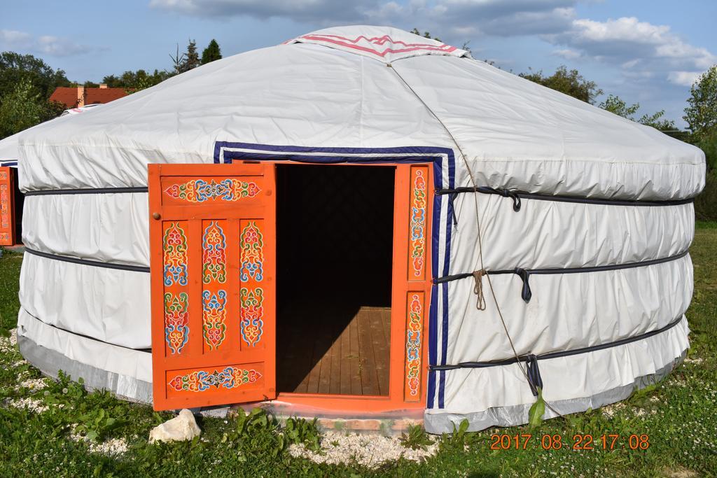 Bagolyvár Fogadó- Újfalusy Márton Vendégház Zirc Exterior foto
